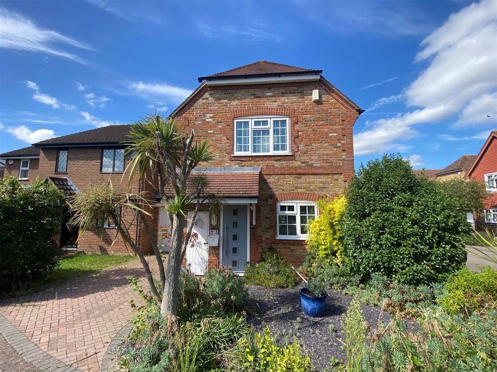 3 bed property for sale in Grafton Way, West Molesey KT8, £650,000 Zoopla