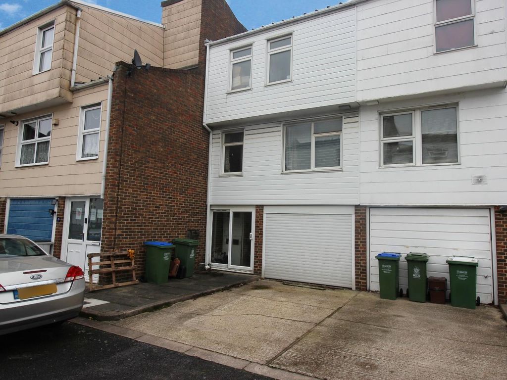 4 bed terraced house for sale in St. Martins Close, Erith DA18 Zoopla