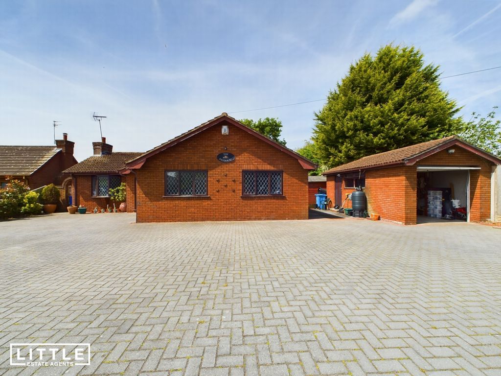 3 bed bungalow for sale in Brookdale, Widnes WA8 Zoopla