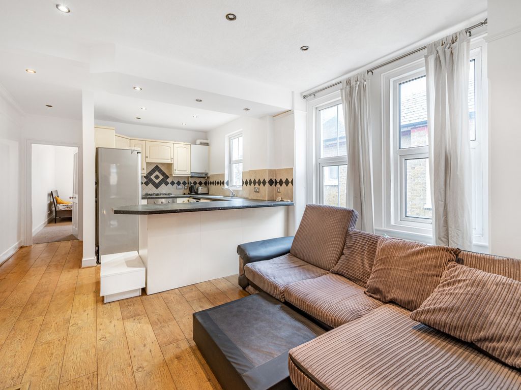 3 bed property to rent in Weir Road, Balham, London SW12, £2,500 pcm