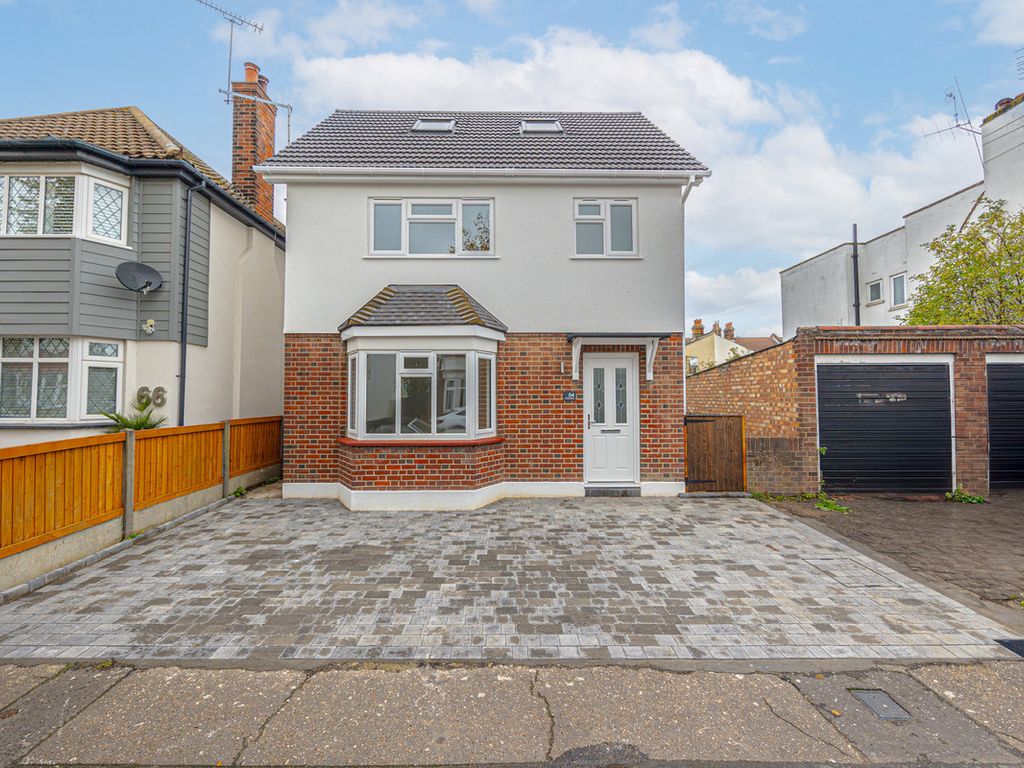 5 bed detached house to rent in St. Johns Road, WestcliffOnSea SS0, £