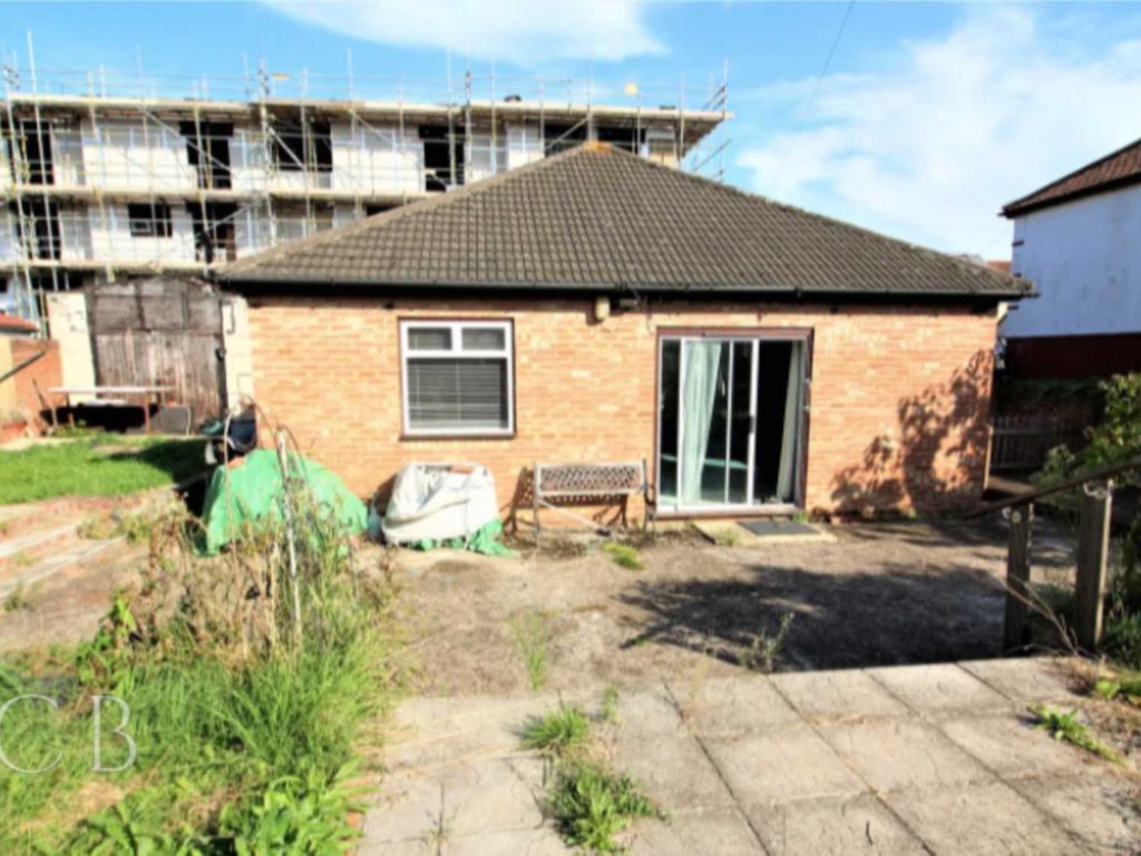 4 bed bungalow for sale in Cherry Avenue, Southall UB1 Zoopla