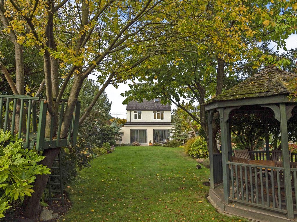 3 bed detached house for sale in Luton Road, BartonLeClay, Bedford