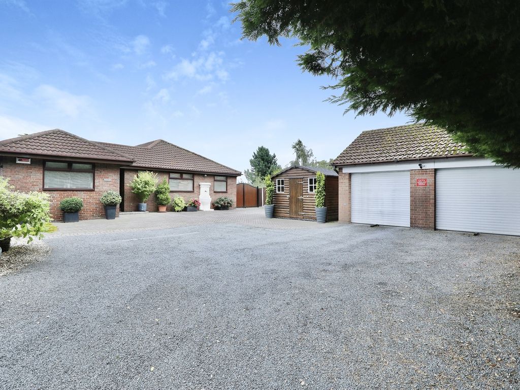 3 bed detached bungalow for sale in Church Lane, Austerfield, Doncaster