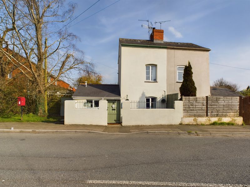 2 bed cottage for sale in Gloucester Road, Stonehouse GL10, £215,000