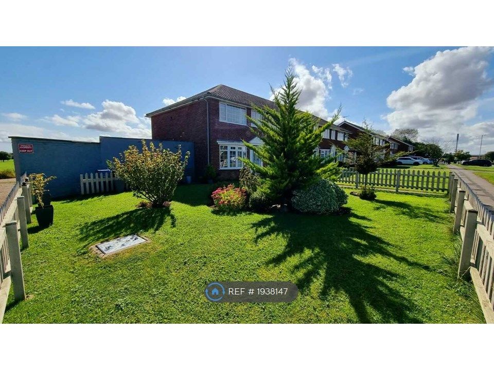 3 bed end terrace house to rent in Eastway, Scarborough YO11, £800 pcm