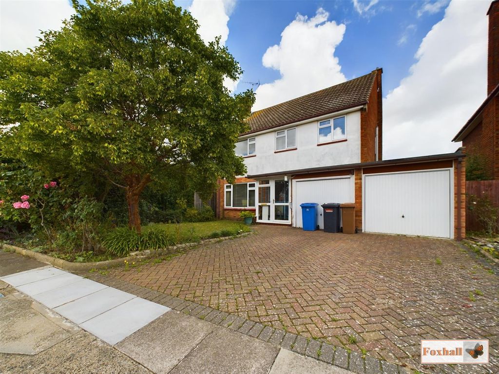 4 bed detached house for sale in Wadhurst Road, Ipswich IP3, £400,000