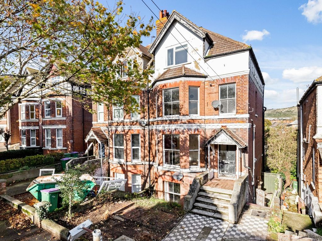 6 bed semidetached house for sale in St Johns Church Road, Folkestone
