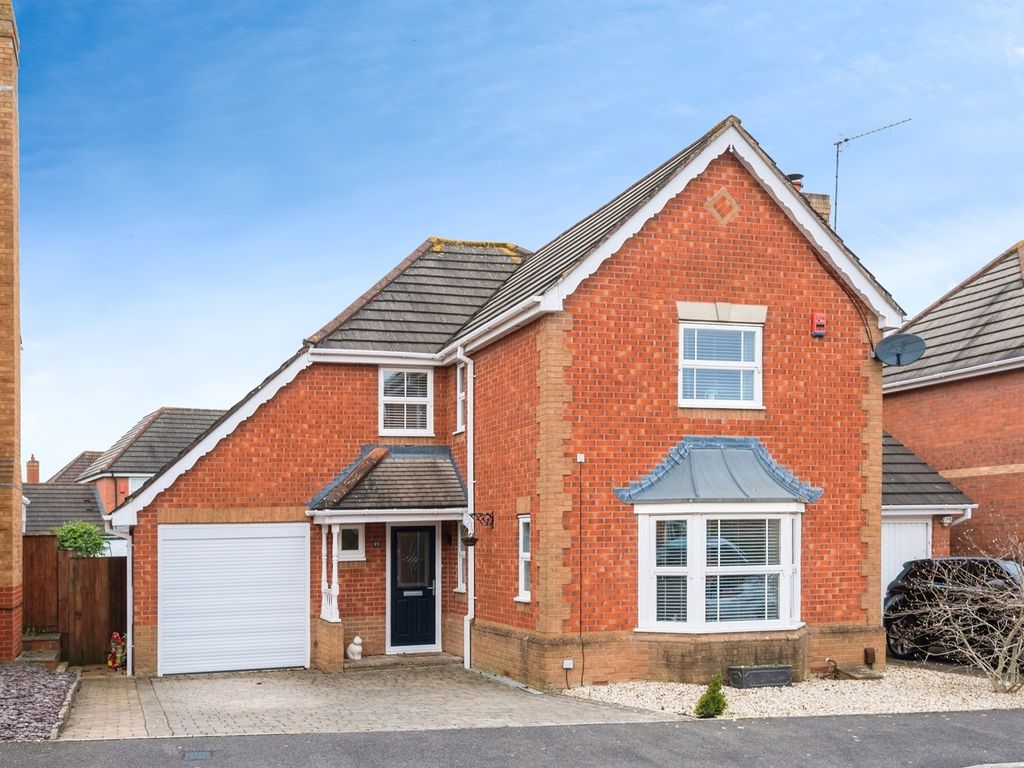 4 bed detached house for sale in Cranborne Chase, Swindon SN25, £425,000 Zoopla
