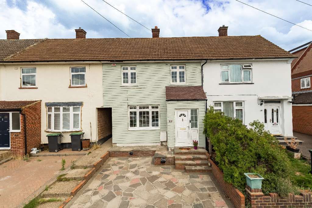 3 bed terraced house for sale in Deepdene Path, Loughton IG10 Zoopla
