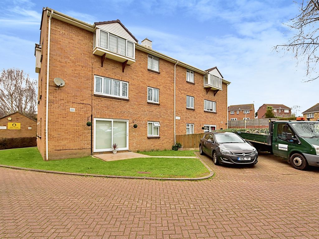 2 bed flat for sale in Fallowfield, Sittingbourne ME10 Zoopla