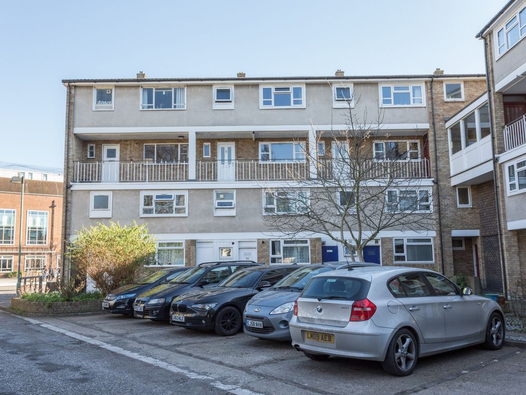 3 bed flat to rent in Penrhyn Gardens, Kingston Upon Thames, Surrey KT1