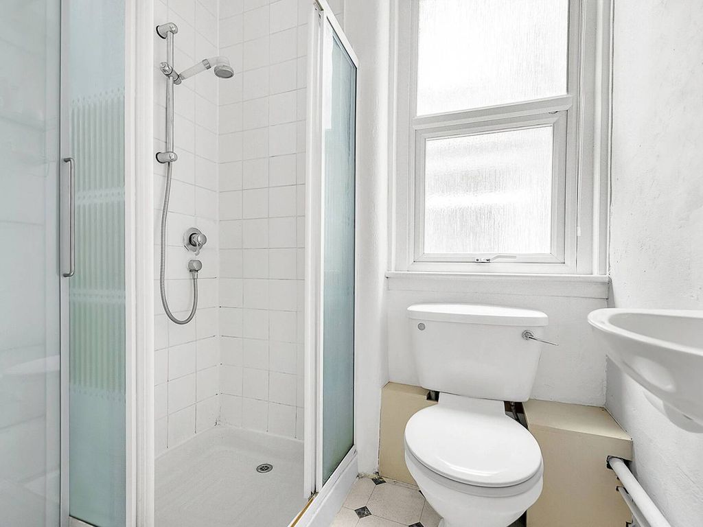 Studio to rent in Elms Crescent, Abbeville Village, London SW4 Zoopla