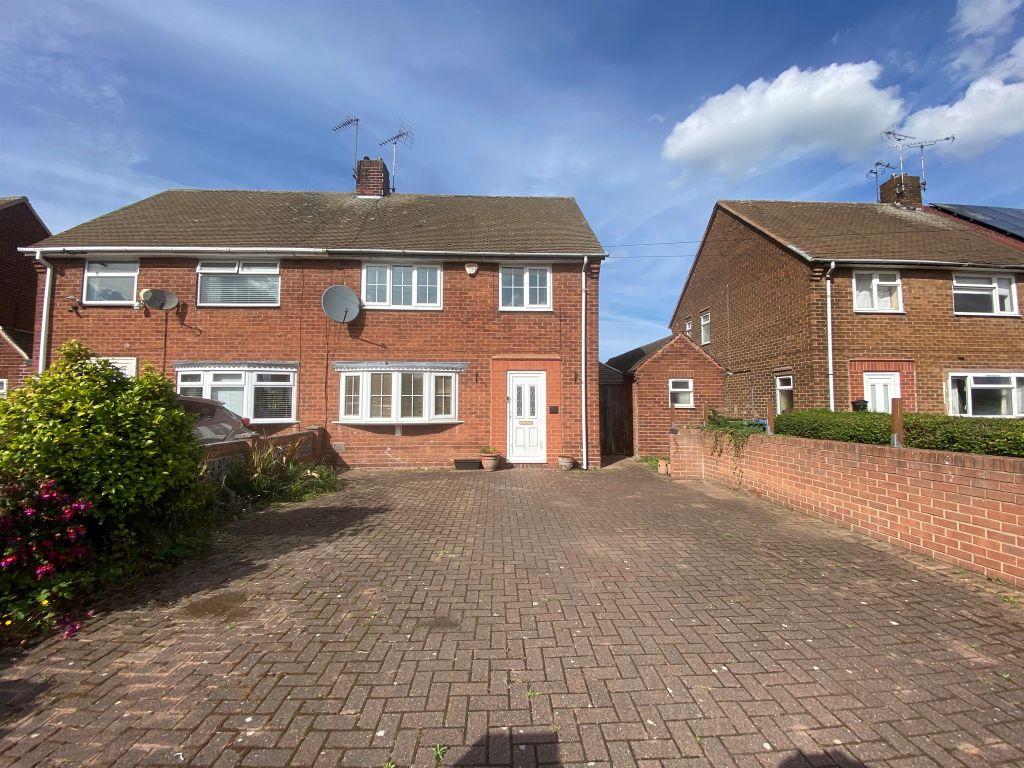 3 bed semidetached house for sale in Chesterton Drive, Worksop S81