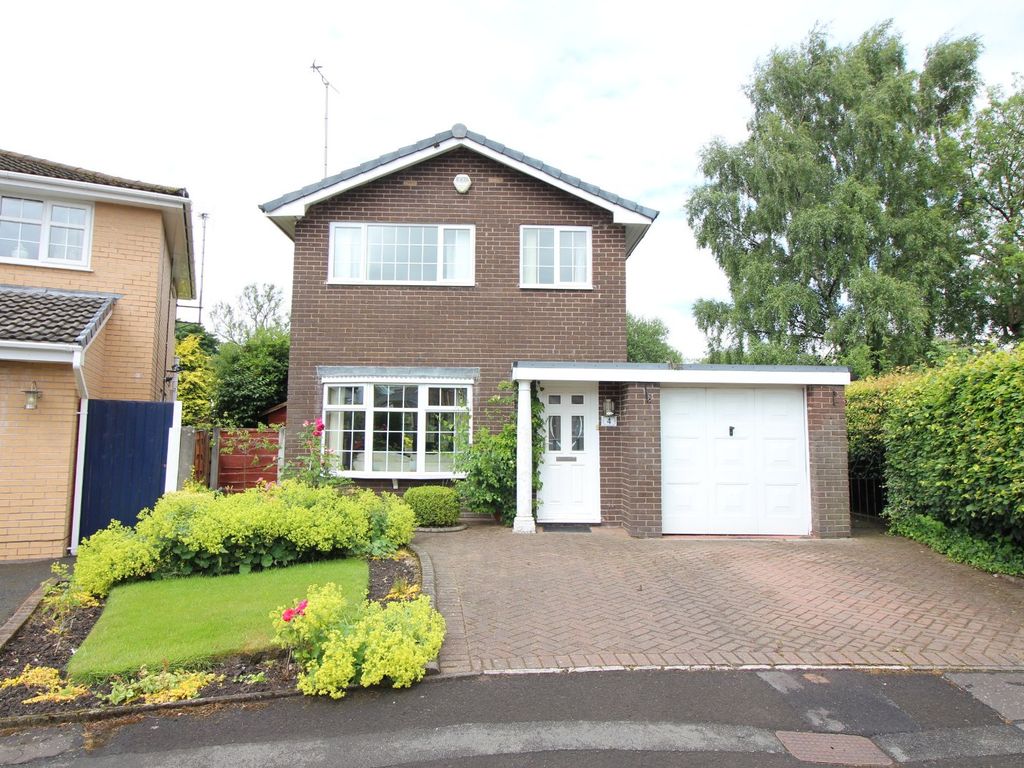 3 bed detached house for sale in Arundel Close, Bury, Lancashire BL8