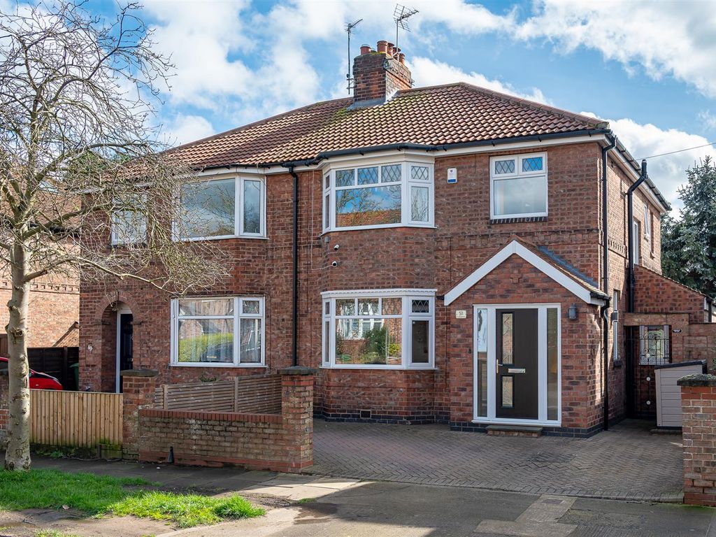 3 bed semidetached house for sale in Grantham Drive, Holgate, York