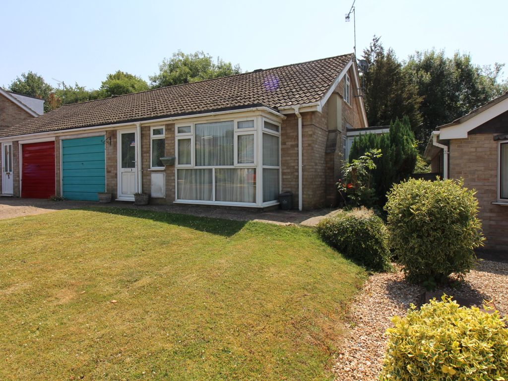 3 bed semidetached bungalow for sale in b Crescent, Chipping Norton
