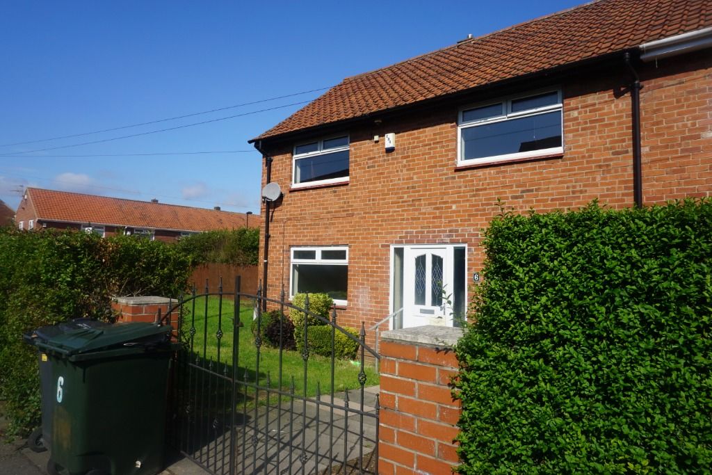 3 bed semidetached house for sale in West Farm Avenue, Longbenton