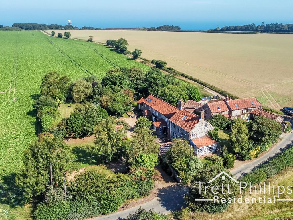 4 bed semidetached house for sale in Hungry Hill, Northrepps, Norfolk