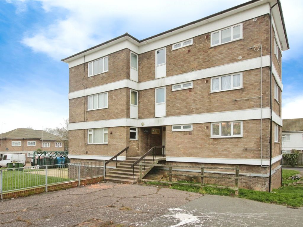 1 bed flat to rent in Oldwyk, Basildon SS16, £950 pcm Zoopla