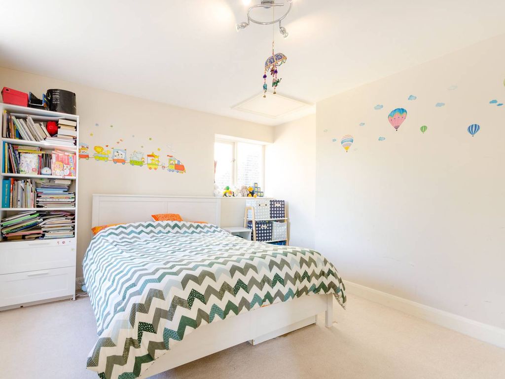 3 bed flat to rent in Edge Hill, Wimbledon, London SW19, £3,500 pcm