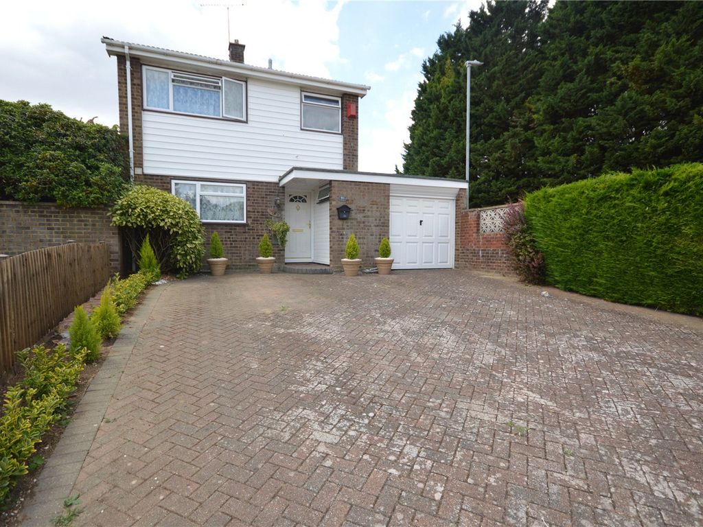 3 bed detached house for sale in Benson Close, Luton, Bedfordshire LU3