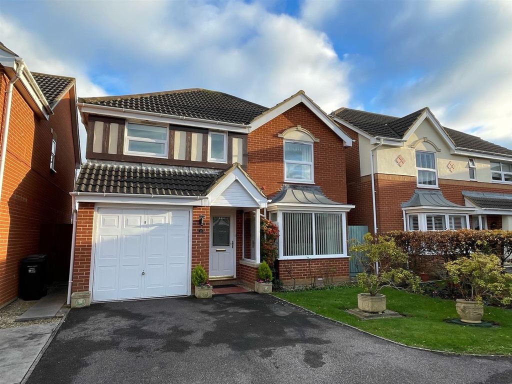 4 bed detached house for sale in Bathurst Close, BurnhamOnSea TA8, £