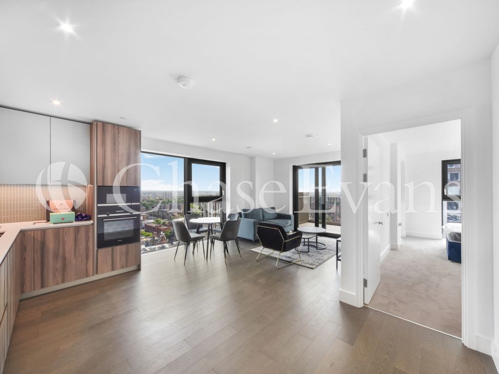 2 bed flat to rent in Hawksbury Heights, Park & Sayer, Elephant And