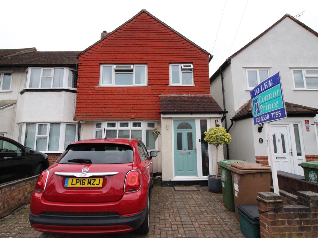 3 bed end terrace house to rent in Buckland Way, Worcester Park KT4, £