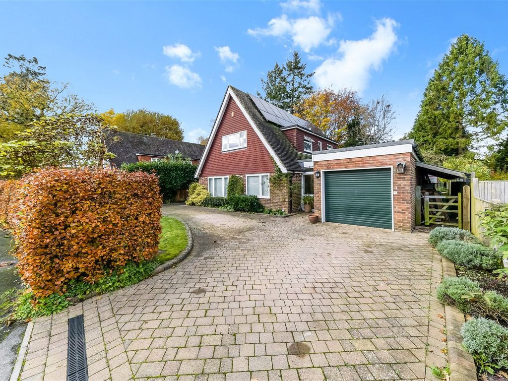 4 bed detached house for sale in Broad Walk, Caterham CR3, £849,950