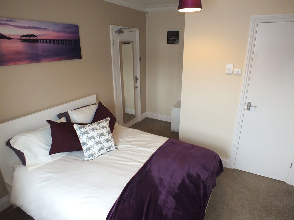 Room to rent in Pangbourne Street, Reading RG30, £750 pcm Zoopla