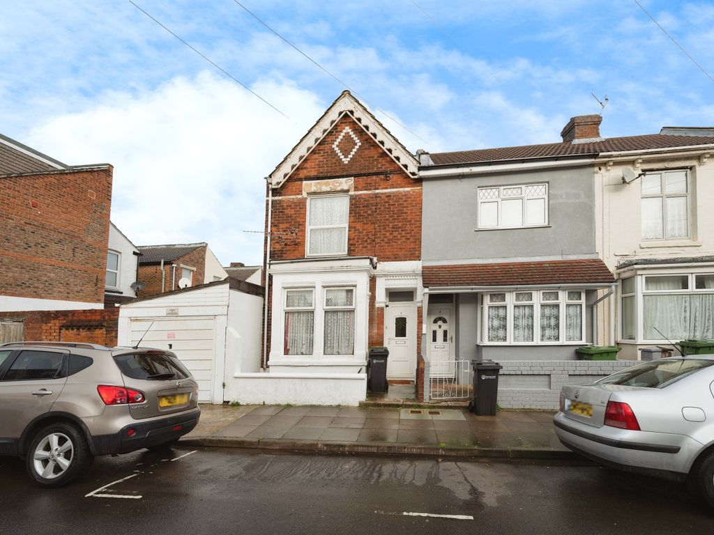 3 bed end terrace house for sale in Thorncroft Road, Portsmouth