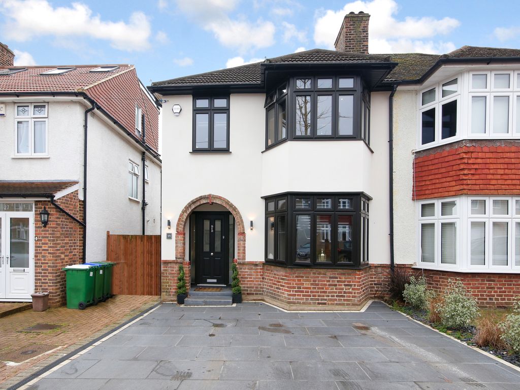 3 bed semidetached house to rent in Dulverton Road, New Eltham, London
