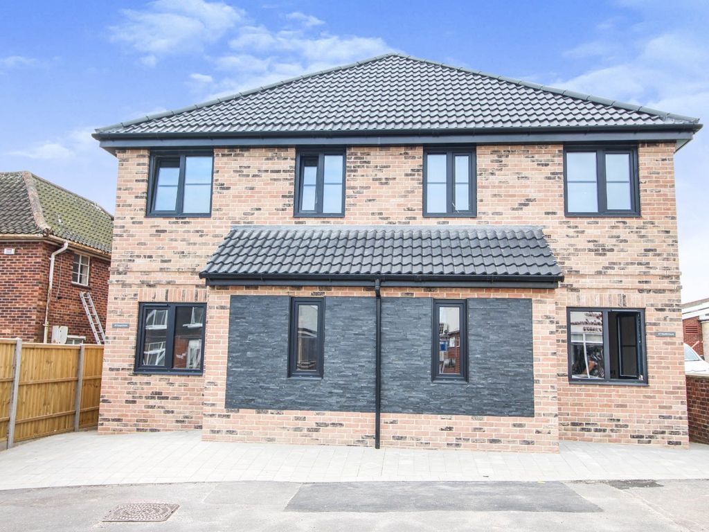 New home, 3 bed semidetached house for sale in High Street, Caister On