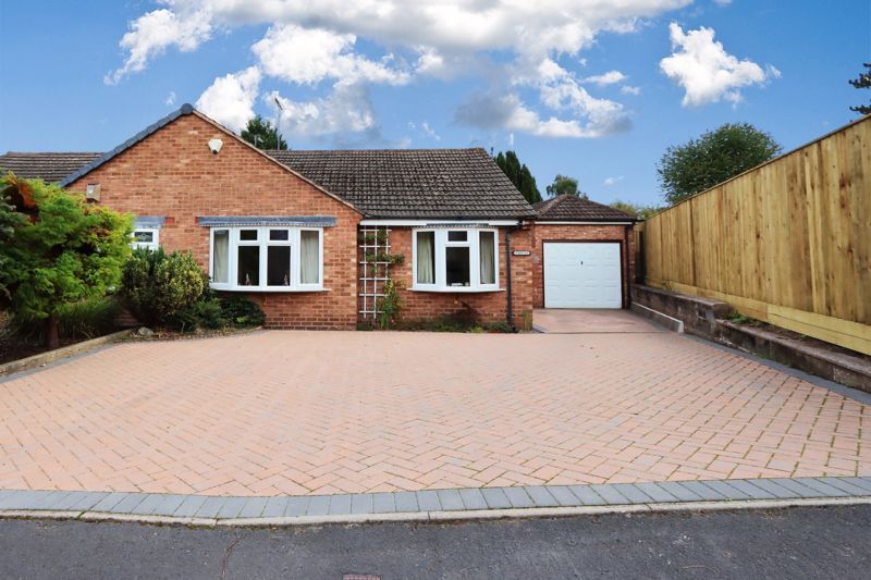 2 bed semidetached bungalow for sale in Compton Gardens, Kinver
