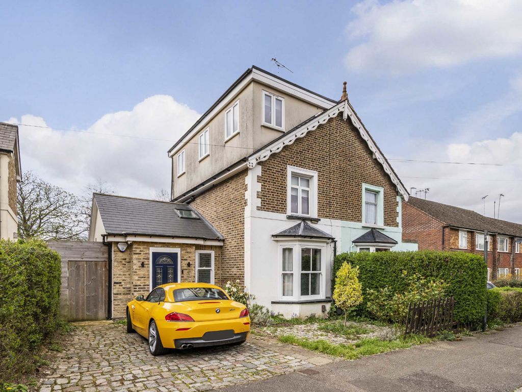 4 bed semidetached house to rent in Roxborough Road, HarrowOnThe