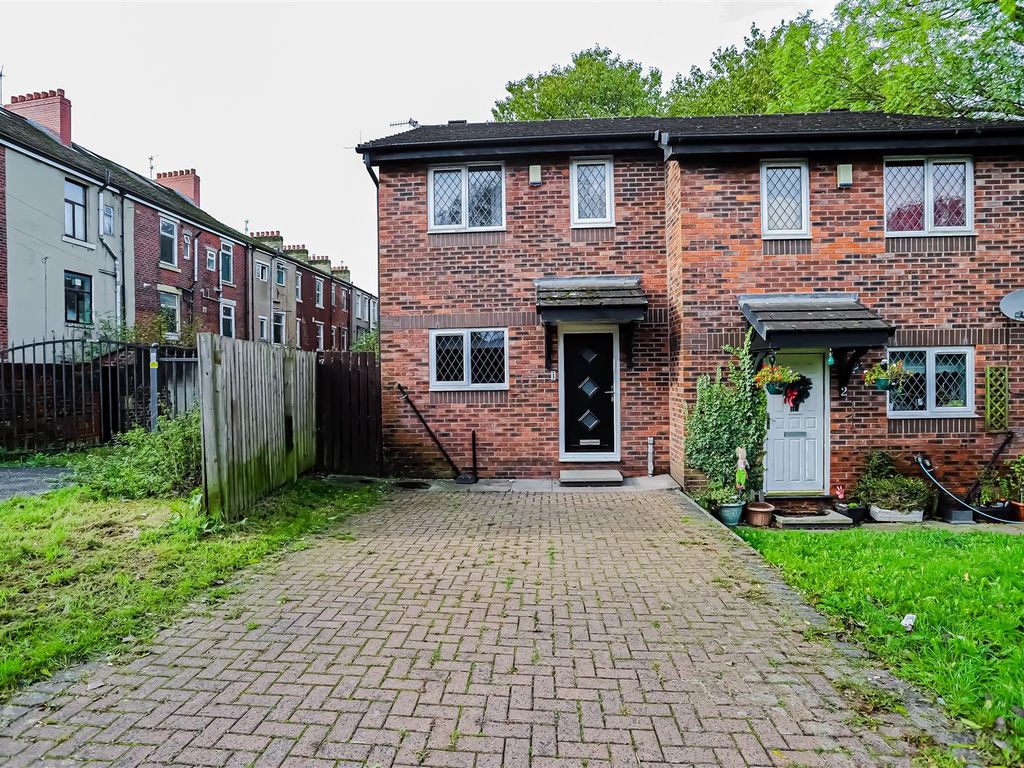 2 bed semidetached house to rent in Inglby Close, Blackburn BB1, £700