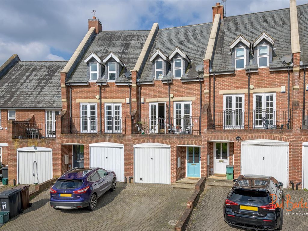 4 bed property for sale in Strawberry Crescent, London Colney, St. Albans AL2 Zoopla