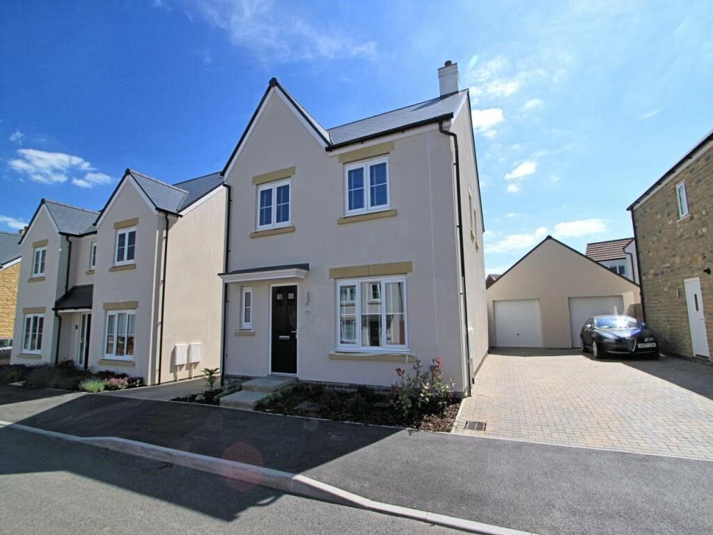 4 bed detached house for sale in Pennington Road, Wickwar GL12, £