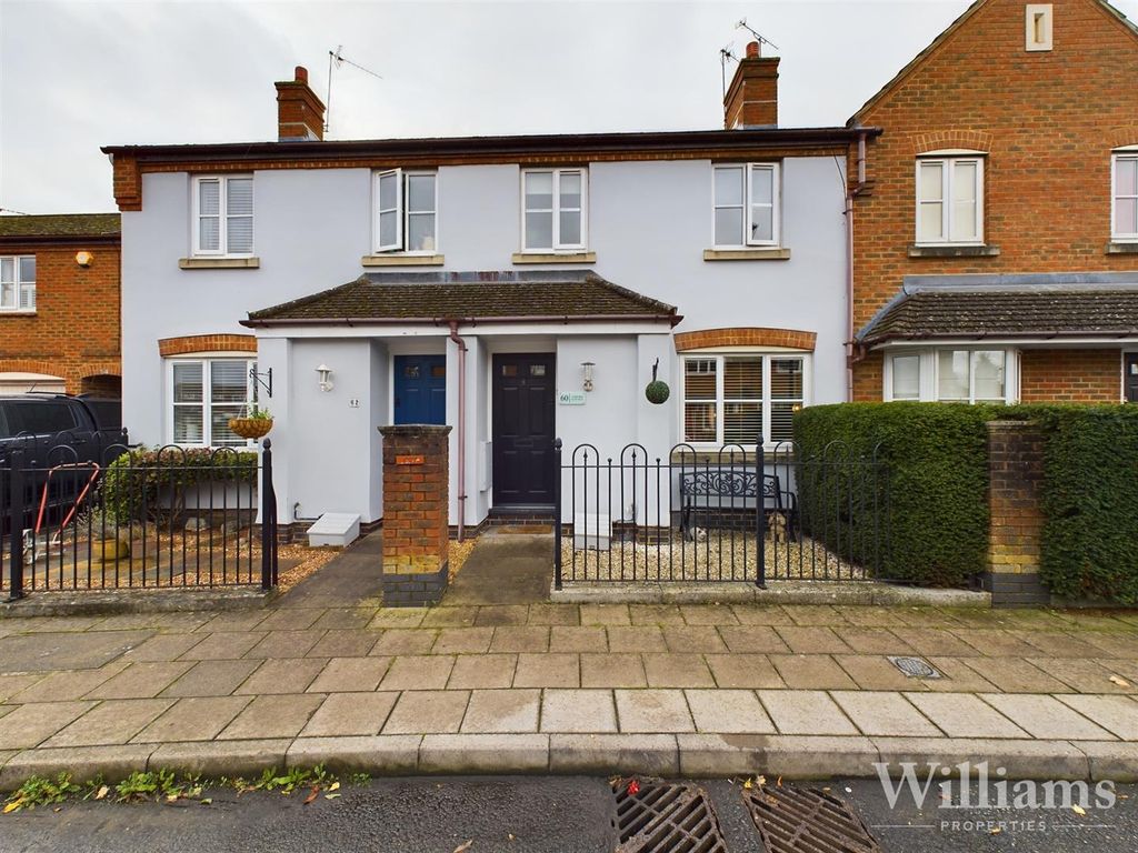 3 bed terraced house for sale in Fairford Leys Way, Fairford Leys