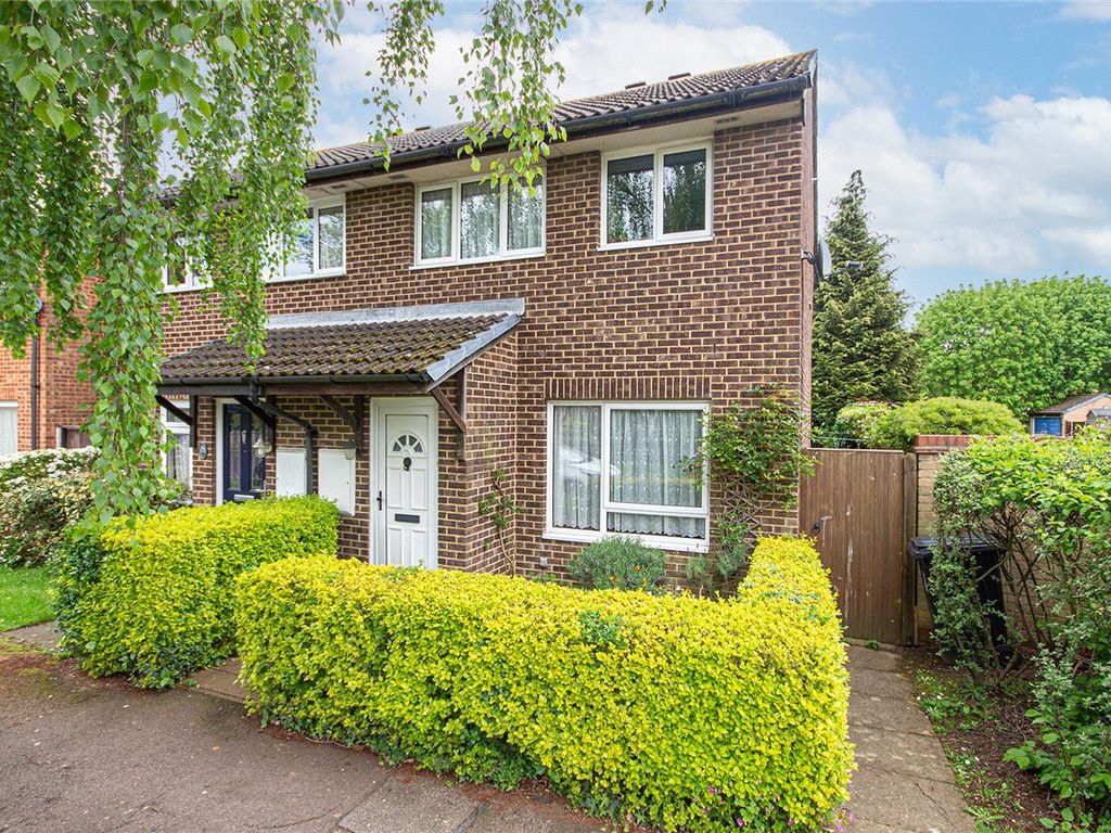 3 bed semidetached house for sale in Forresters Drive, Welwyn Garden City, Hertfordshire AL7