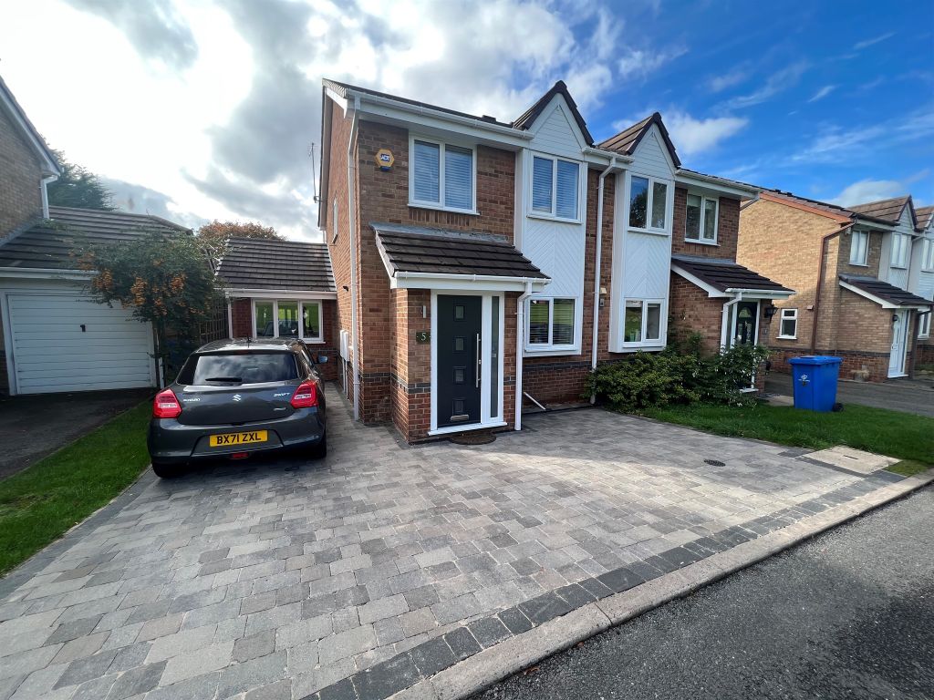 3 bed semidetached house for sale in Sandbach Close, Oakwood, Derby