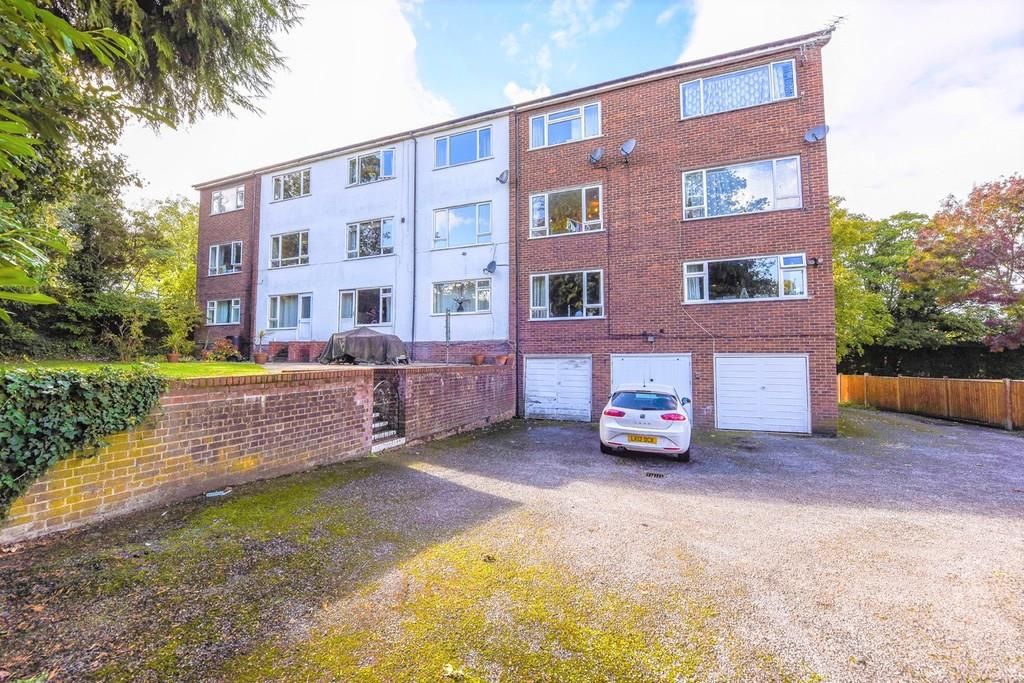2 bed for sale in St. Josephs Road, Aldershot GU12, £230,000