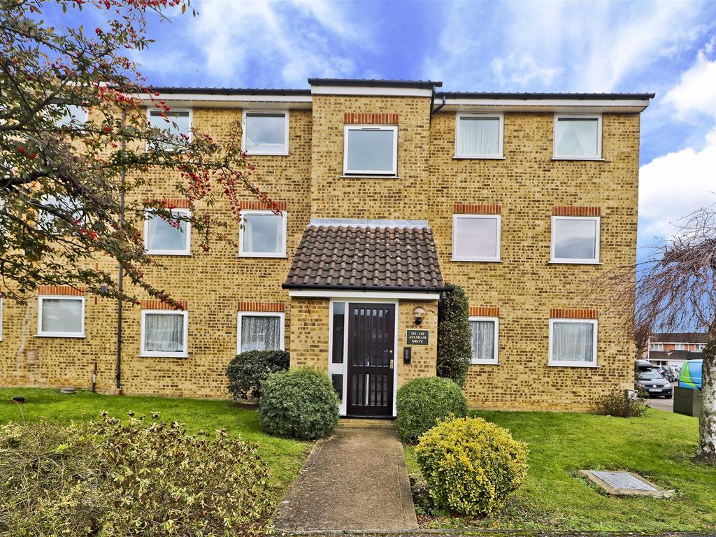 2 bed flat for sale in Aylsham Drive, Ickenham UB10 Zoopla