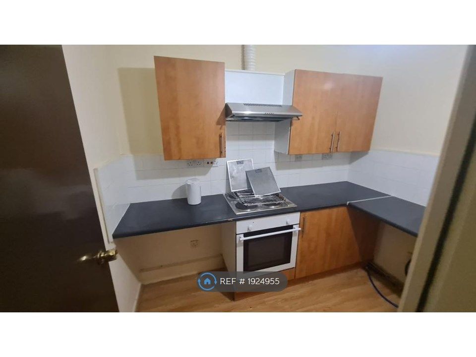 2 bed flat to rent in Grove House, Accrington BB5, £450 pcm Zoopla