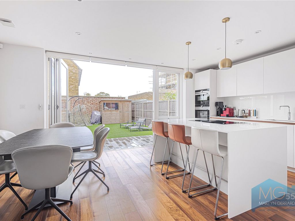 Fortis Green Avenue, East Finchley, London N2  