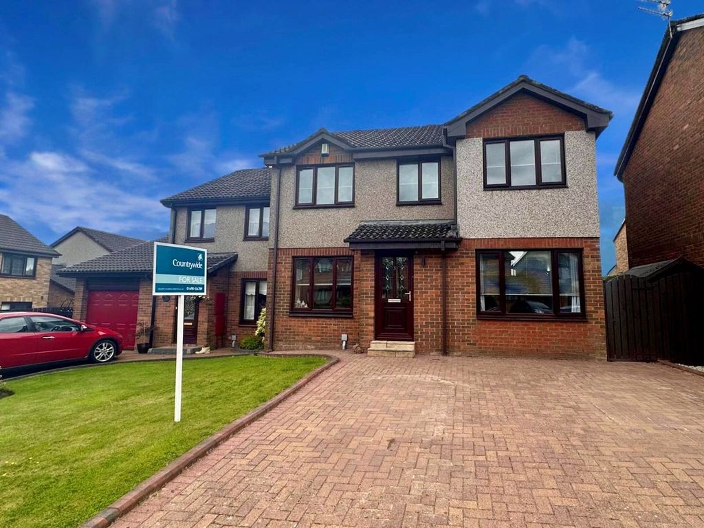 4 bed semidetached house for sale in Westerdale, Stewartfield, East