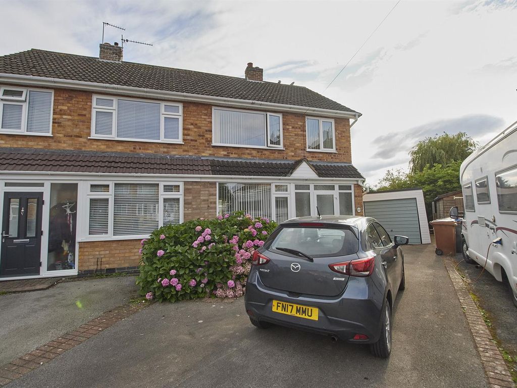3 bed semidetached house for sale in Bute Close, Hinckley LE10, £