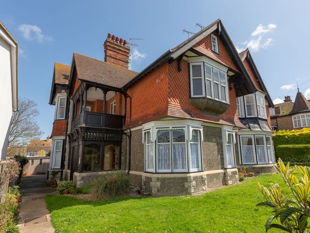 3 bed flat for sale in Road, Lodge Road CT8, £