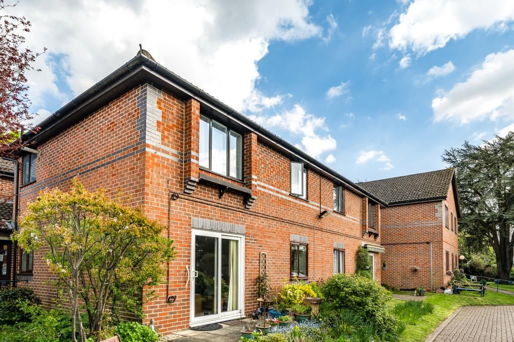 2 bed flat for sale in Staines Upon Thames, Surrey TW18 Zoopla